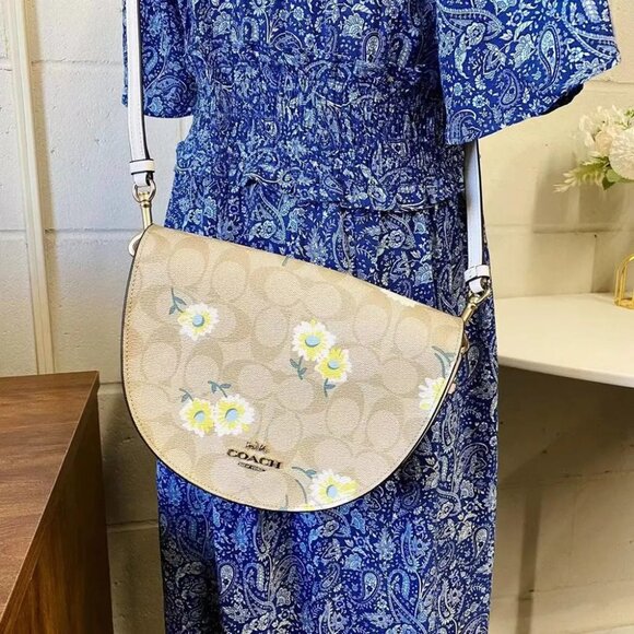 Coach C3597 Ellen Crossbody In Signature Canvas With Daisy Print - Picture 1 of 8
